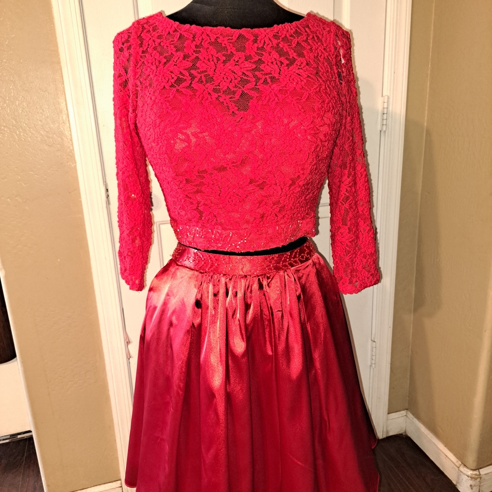 Narianna Red Lace Skirt Set